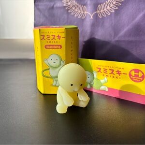 [NEW] Smiski Exercising Stretching Glow in the Dark Figure